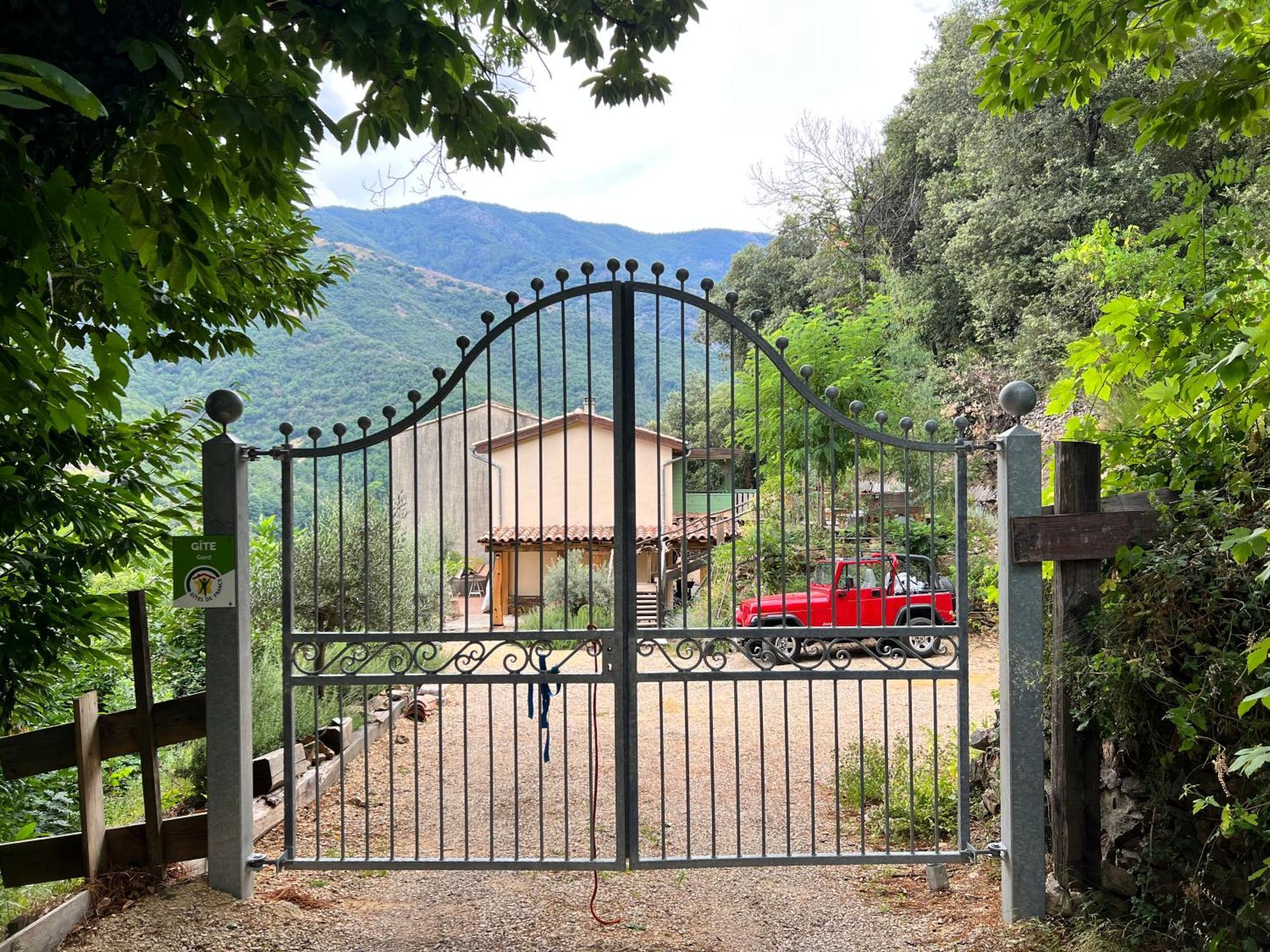 Les Magnels Panzió Valleraugue Kültér fotó